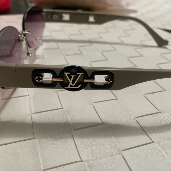 Louis Vuitton Black and Tan Sunglasses - Picture 1 of 5